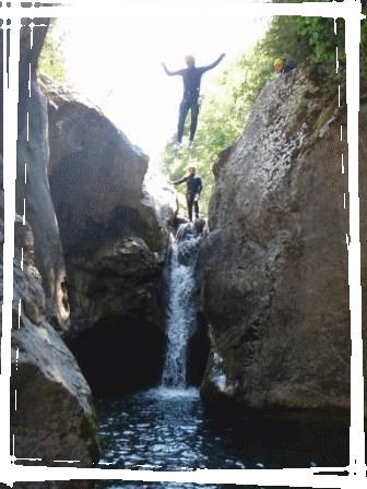 Saut en canyon